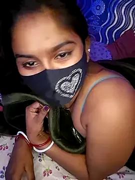 Sweet-Maddlina from StripChat is Freechat