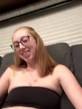 sweet-vixen from StripChat is Freechat