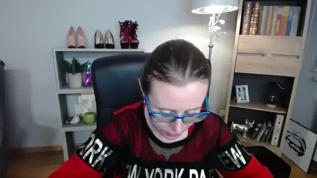 sweetxLizzy from StripChat is Freechat