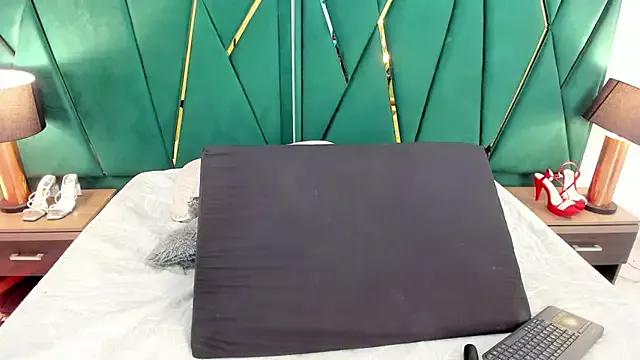 Mad beauty - checkout our excited streamers as they tease to their beloved melodies and slowly squirt for enjoyment to appease your wildest wishes.