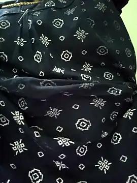 tamilniranjana from StripChat is Freechat