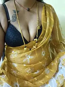 Tamilsriyazhini from StripChat is Freechat