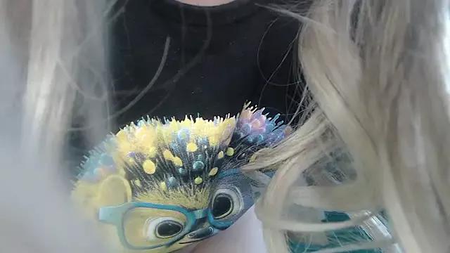 Mad beauty - checkout our excited streamers as they tease to their beloved melodies and slowly squirt for enjoyment to appease your wildest wishes.