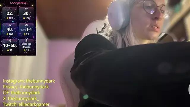 Mad beauty - checkout our excited streamers as they tease to their beloved melodies and slowly squirt for enjoyment to appease your wildest wishes.