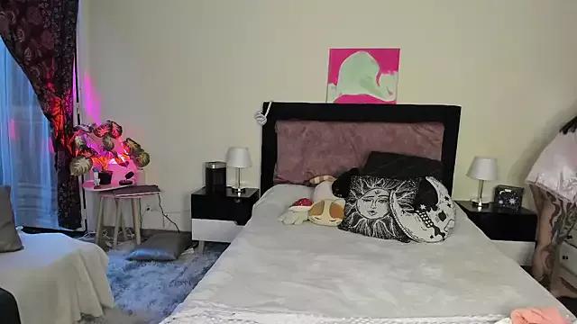 Thedollhoney from StripChat is Freechat