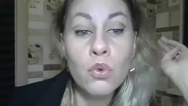 TherestlessKitty from StripChat is Freechat