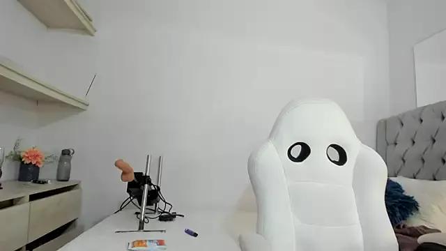 Mad beauty - checkout our excited streamers as they tease to their beloved melodies and slowly squirt for enjoyment to appease your wildest wishes.