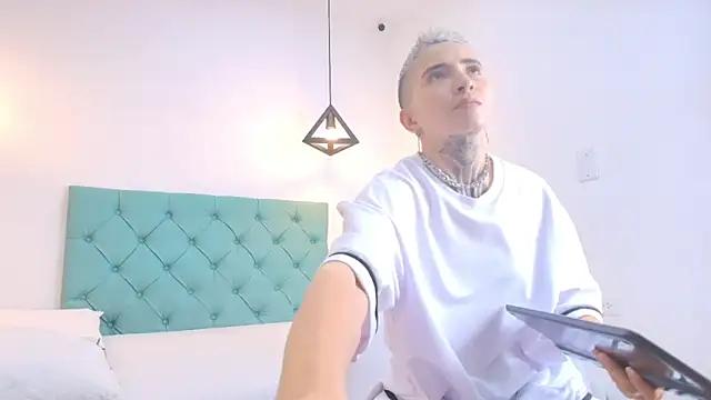 Mad beauty - checkout our excited streamers as they tease to their beloved melodies and slowly squirt for enjoyment to appease your wildest wishes.