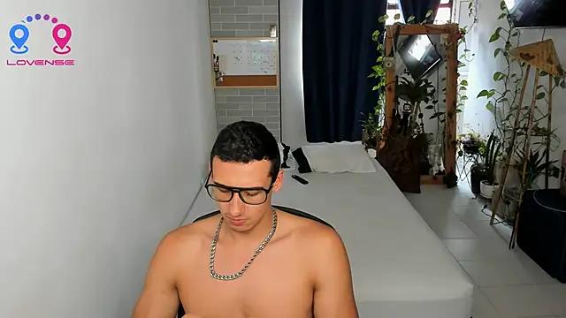 Travis_bakers from StripChat is Freechat