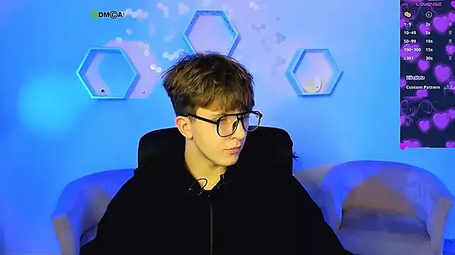 travis_wolf_ from StripChat is Freechat