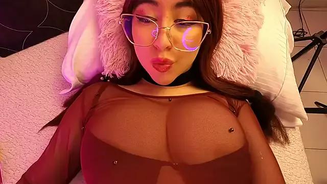 tu_julieta_gh from StripChat is Freechat