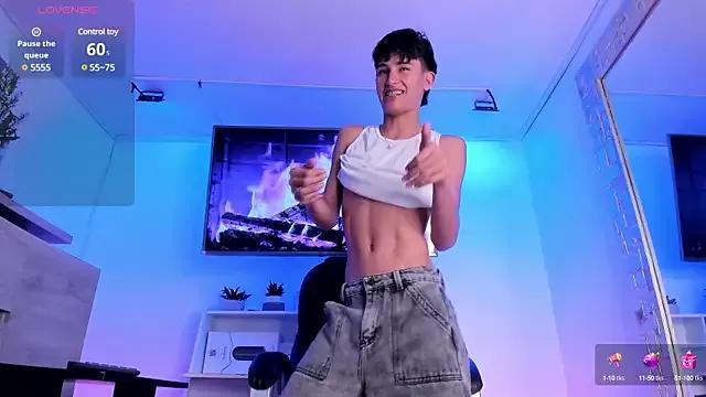 Twinkie-Alex18 from StripChat is Freechat