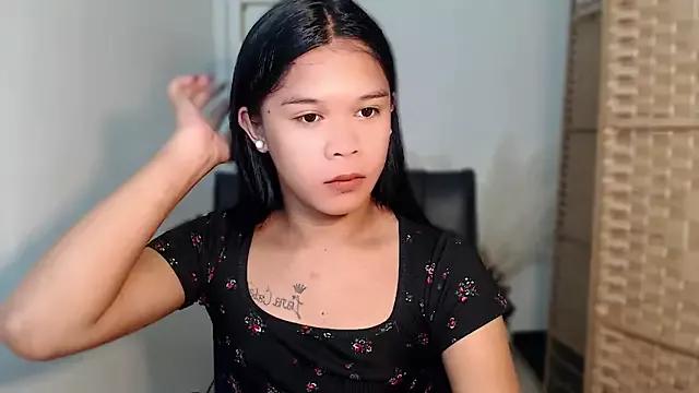UR_SWEET_TIFANNY from StripChat is Freechat