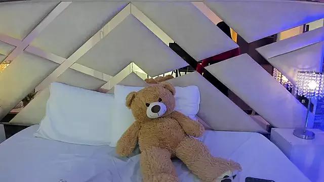 Mad beauty - checkout our excited streamers as they tease to their beloved melodies and slowly squirt for enjoyment to appease your wildest wishes.