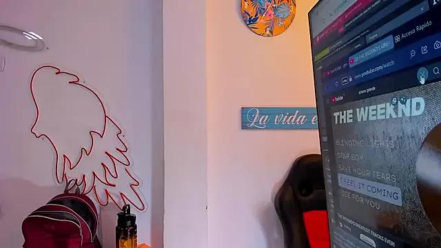 Mad beauty - checkout our excited streamers as they tease to their beloved melodies and slowly squirt for enjoyment to appease your wildest wishes.