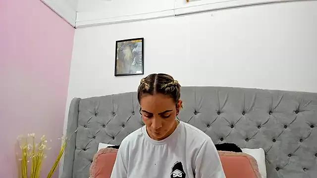 Mad beauty - checkout our excited streamers as they tease to their beloved melodies and slowly squirt for enjoyment to appease your wildest wishes.