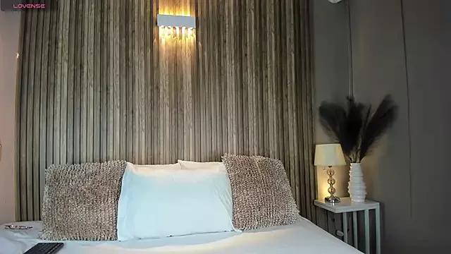 Mad beauty - checkout our excited streamers as they tease to their beloved melodies and slowly squirt for enjoyment to appease your wildest wishes.