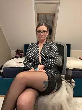 Mad beauty - checkout our excited streamers as they tease to their beloved melodies and slowly squirt for enjoyment to appease your wildest wishes.