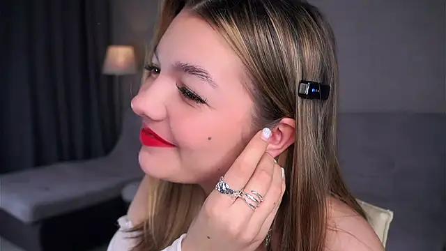 VeronaAppleberry from StripChat is Freechat