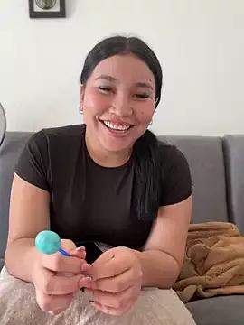 Vicky_bloonde from StripChat is Freechat