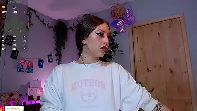 Mad beauty - checkout our excited streamers as they tease to their beloved melodies and slowly squirt for enjoyment to appease your wildest wishes.
