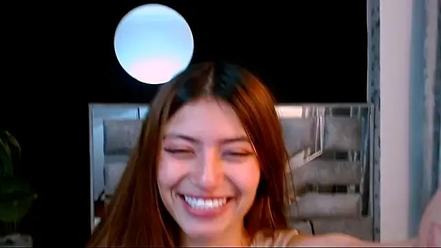 viky_evanss from StripChat is Freechat