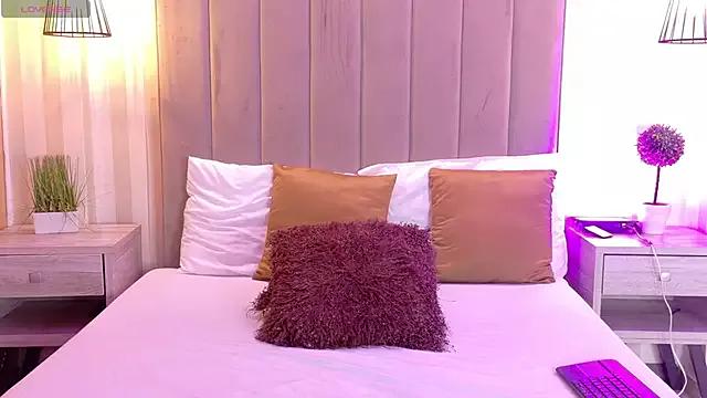 Mad beauty - checkout our excited streamers as they tease to their beloved melodies and slowly squirt for enjoyment to appease your wildest wishes.