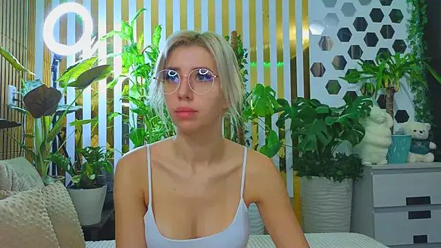 Mad beauty - checkout our excited streamers as they tease to their beloved melodies and slowly squirt for enjoyment to appease your wildest wishes.