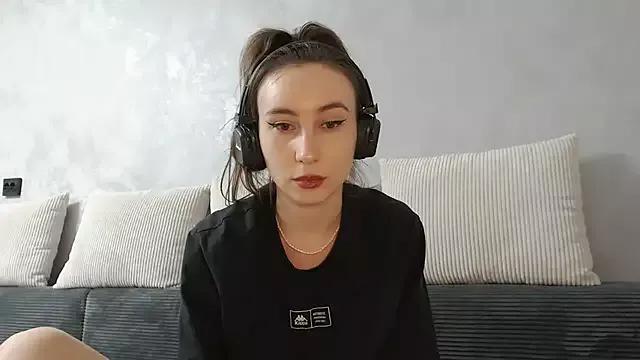 Mad beauty - checkout our excited streamers as they tease to their beloved melodies and slowly squirt for enjoyment to appease your wildest wishes.