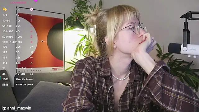 Mad beauty - checkout our excited streamers as they tease to their beloved melodies and slowly squirt for enjoyment to appease your wildest wishes.