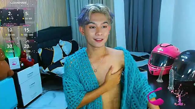 Mad beauty - checkout our excited streamers as they tease to their beloved melodies and slowly squirt for enjoyment to appease your wildest wishes.
