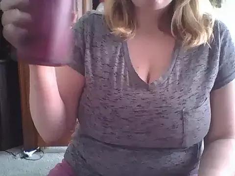 WildGal_2025 from StripChat is Freechat