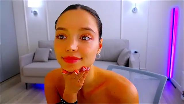 wow_Mia from StripChat