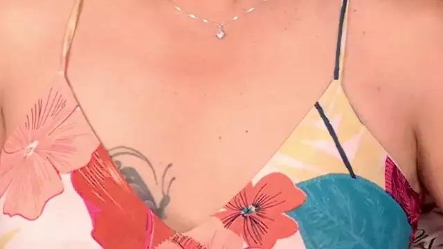 xprettysmilex from StripChat is Freechat
