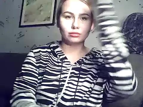 xSweetieLadys from StripChat is Freechat