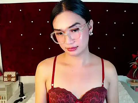 XxMissTransROYALxX from StripChat is Freechat