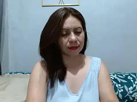 xxxHoneyBee29 from StripChat is Freechat