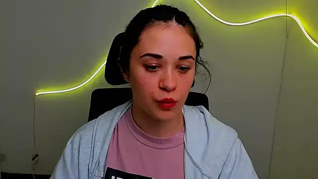 Yesenia_nia from StripChat