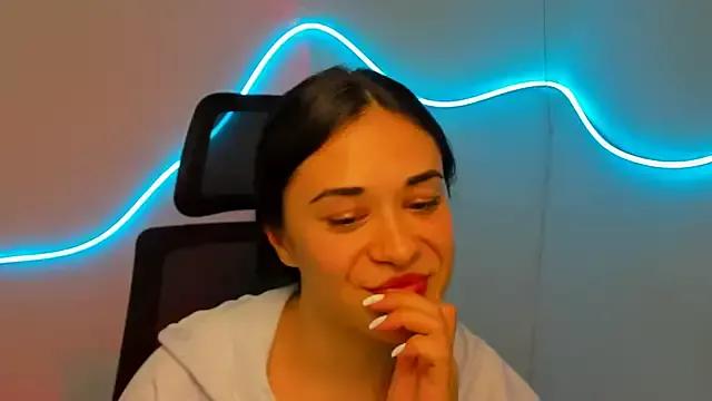 Yesenia_nia from StripChat