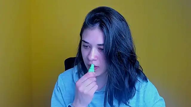 Yesenia_nia from StripChat