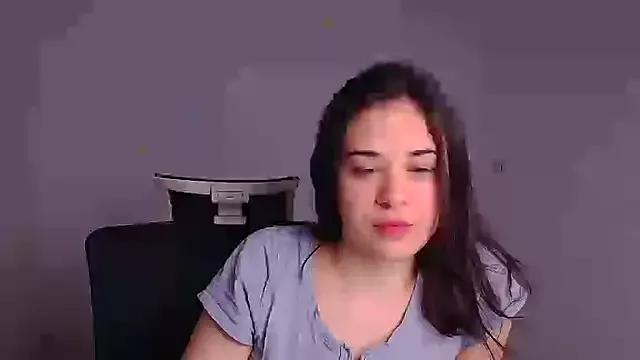 Yesenia_nia from StripChat