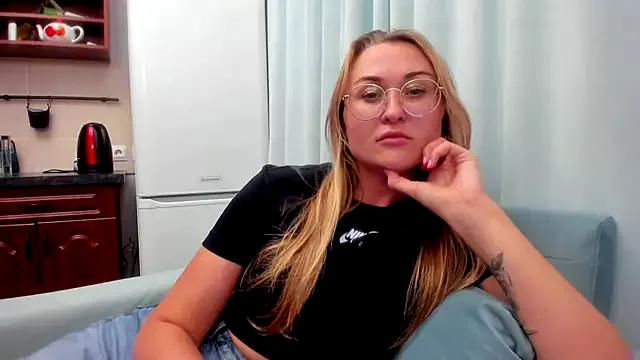 Mad beauty - checkout our excited streamers as they tease to their beloved melodies and slowly squirt for enjoyment to appease your wildest wishes.