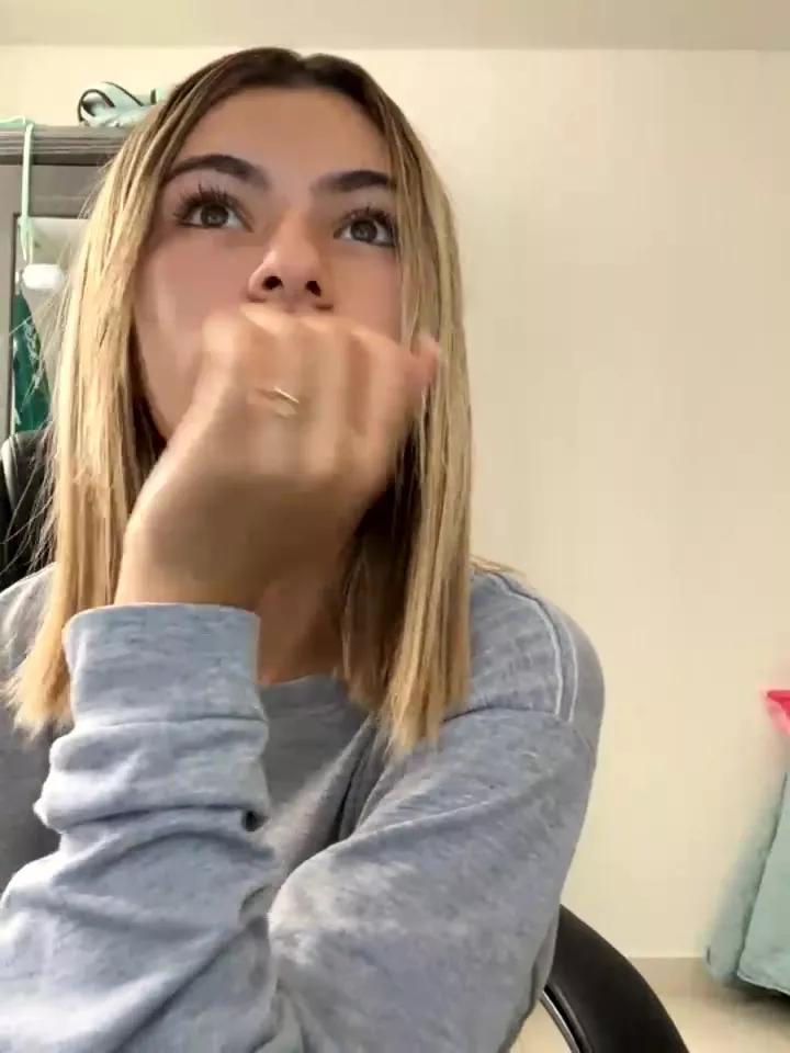 Mad beauty - checkout our excited streamers as they tease to their beloved melodies and slowly squirt for enjoyment to appease your wildest wishes.