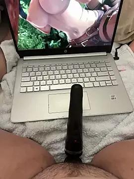 yourcutesarah from StripChat is Freechat