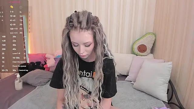 Mad beauty - checkout our excited streamers as they tease to their beloved melodies and slowly squirt for enjoyment to appease your wildest wishes.