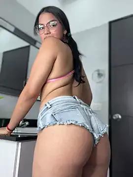 YourPreciousXXX from StripChat is Freechat