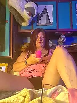 YOURWIFEY from StripChat is Freechat