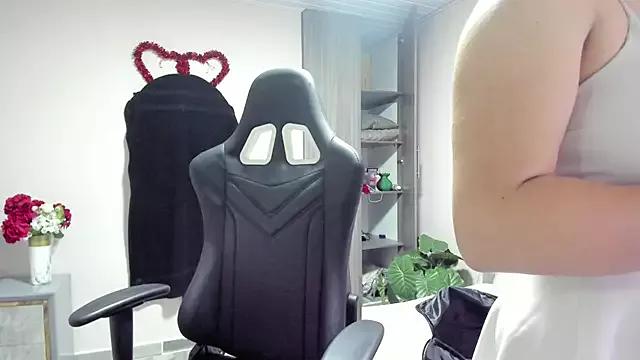 Mad beauty - checkout our excited streamers as they tease to their beloved melodies and slowly squirt for enjoyment to appease your wildest wishes.