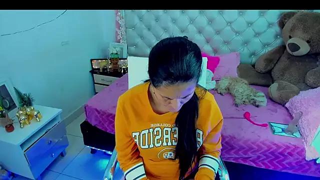 ZARAY_1118 from StripChat is Freechat