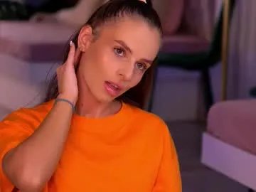 elarashine on Chaturbate